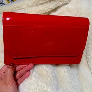 It’s a beautiful glossy make up bag or you can use it as an evening clutch.